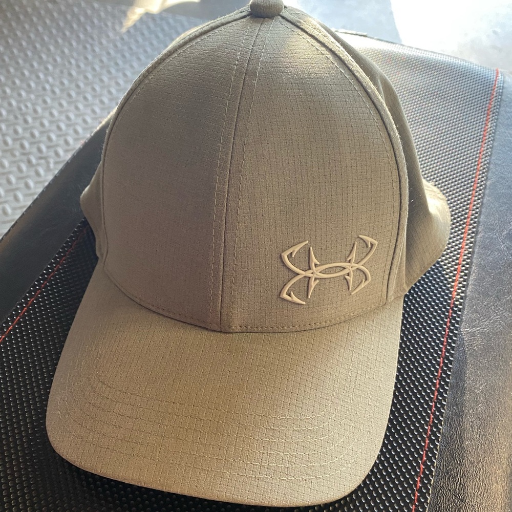Medium/large Under Armour Coolswitch green hat